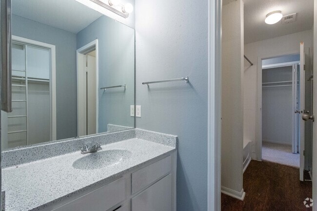 Baño - Brittany Square