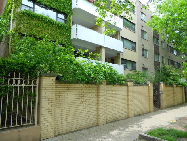 Building Photo - 5616 N Kenmore Ave Unit 2E Rental