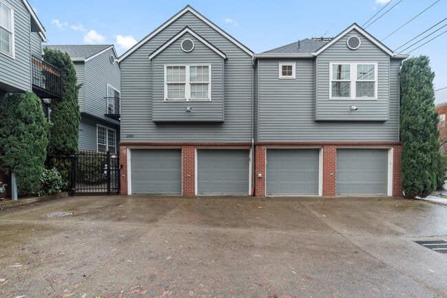 Building Photo - 2030 NW Lovejoy St Rental