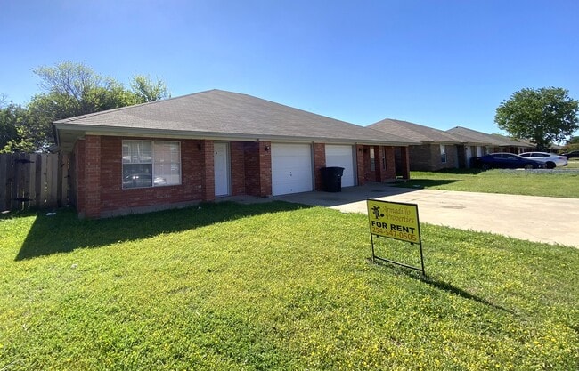 Building Photo - 3300 Toledo Dr Unit #A
