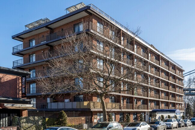 Fotografía del edificio - Bridge-Hamilton Realty