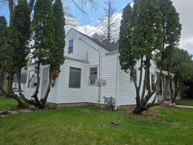 Photo - 427 N Henrietta Ave