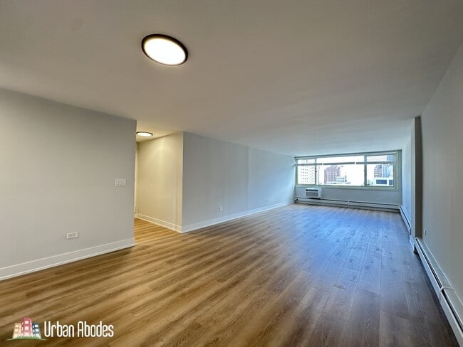 Building Photo - 1335 N Dearborn St Unit 17-K