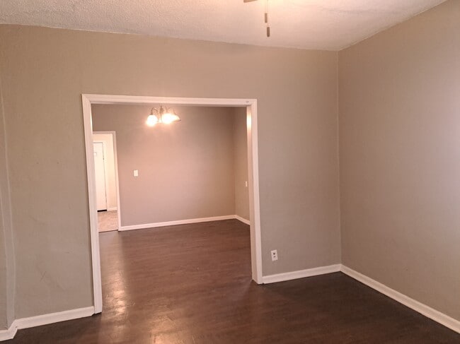 Photo - 307 W Hyde Park Ave