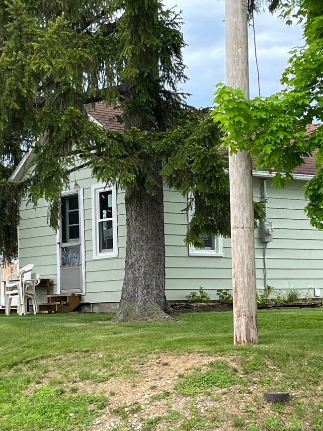 Building Photo - 200 E 6th St