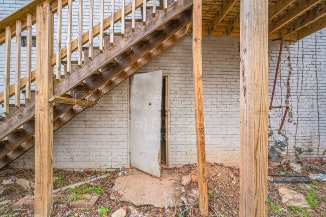 Photo - 927 Byron Dr SW