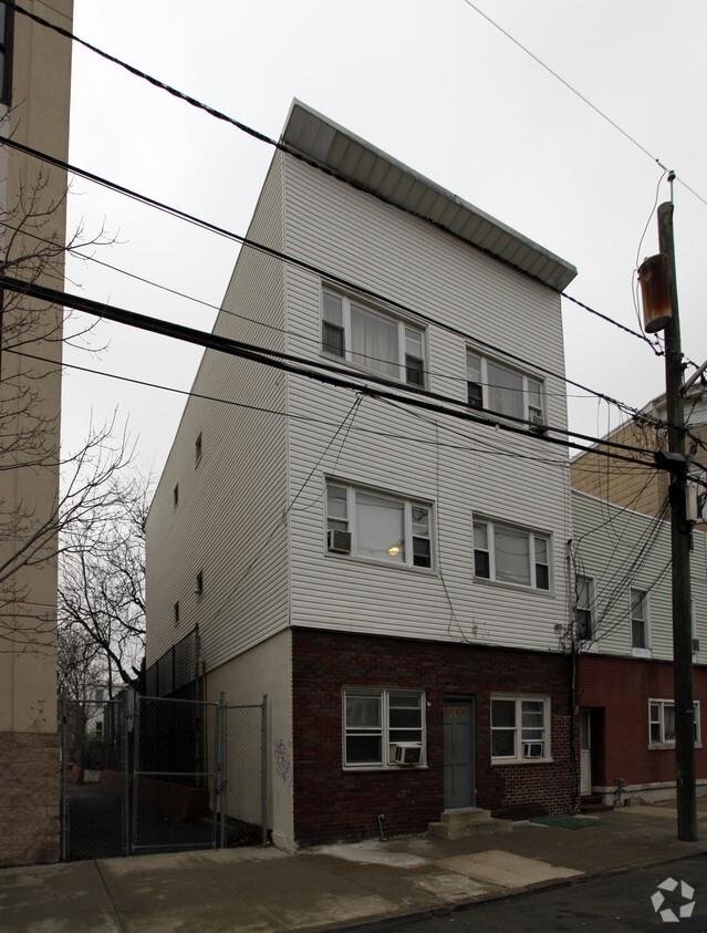 Photo - 73 Sherman Ave Apartment Unit 3