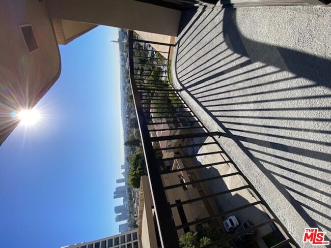 Photo - 10750 Wilshire Blvd Condominio Unidad 504