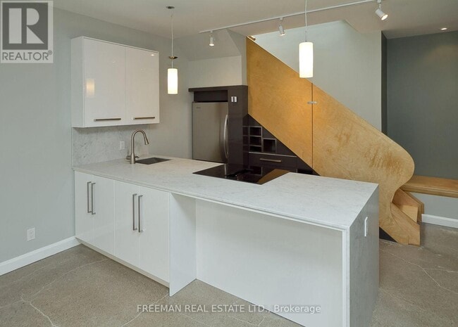 Photo - 1 Max Hartstone Ln