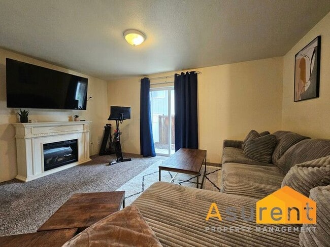 Building Photo - Charming Fully Furnished Home located in the vibrant city of Medford!