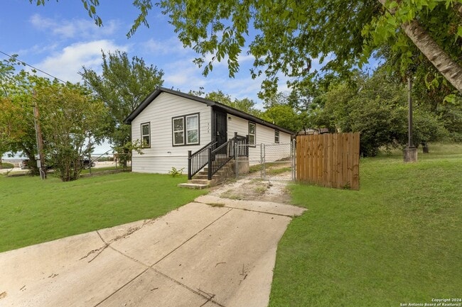 Building Photo - 928 Hedges St Rental