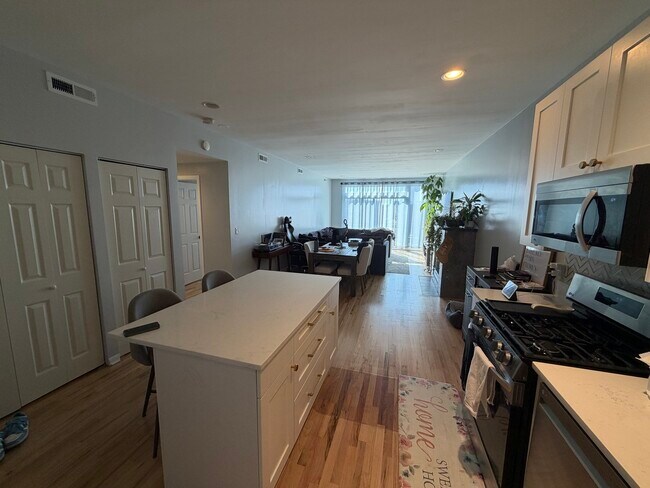 Photo - 6135 N Broadway