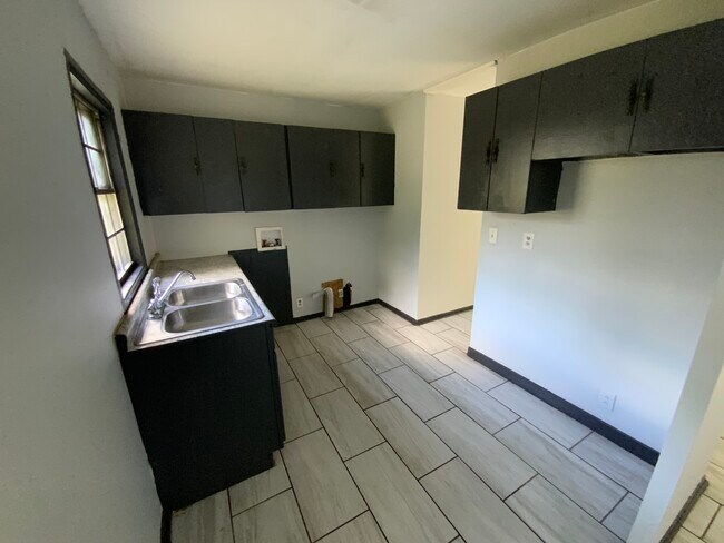 Photo - 905 Southmoor Dr