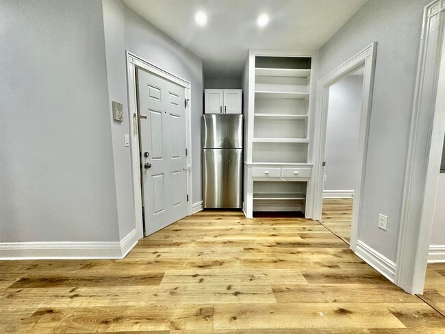 Photo - 160 Van Nostrand Ave Unidad 1