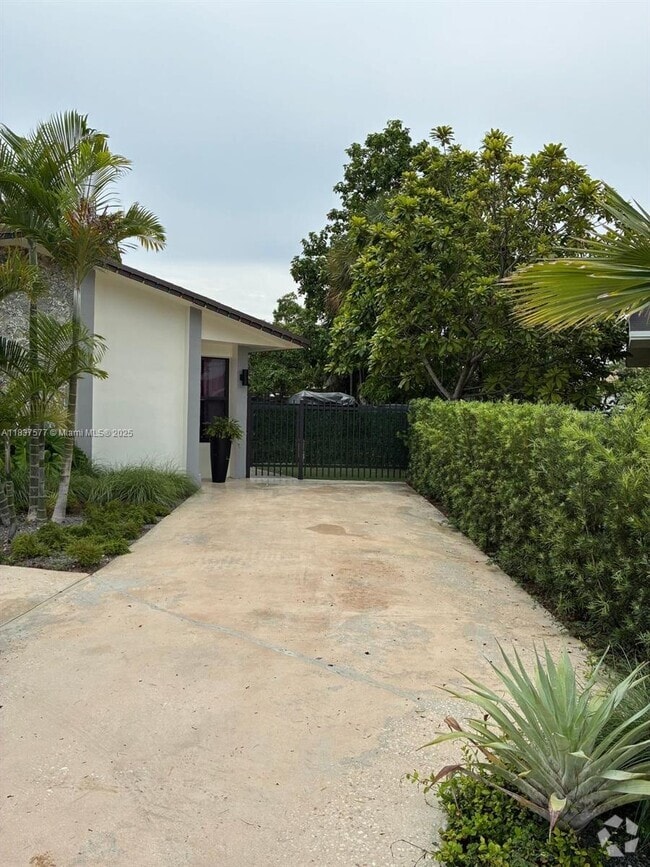 Building Photo - 16304 SW 103rd Ct Unit 1 Rental
