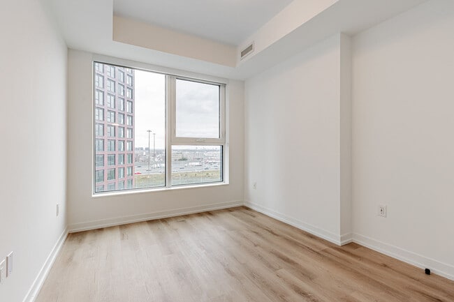 Photo - 5 York Garden Wy