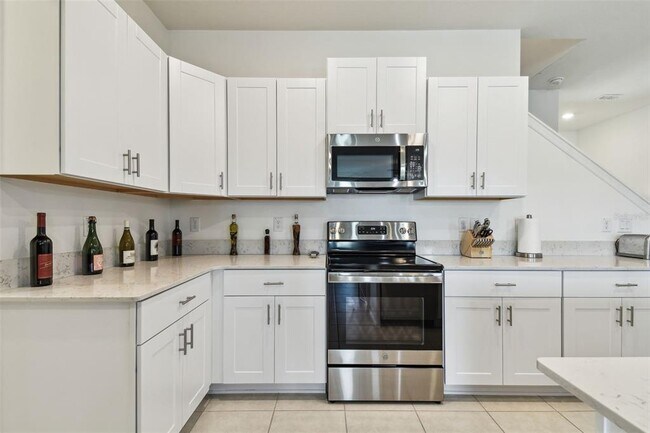 Photo - 10380 Lavender Aster Trl