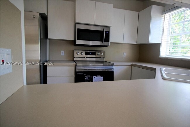 Building Photo - 609 Puerta