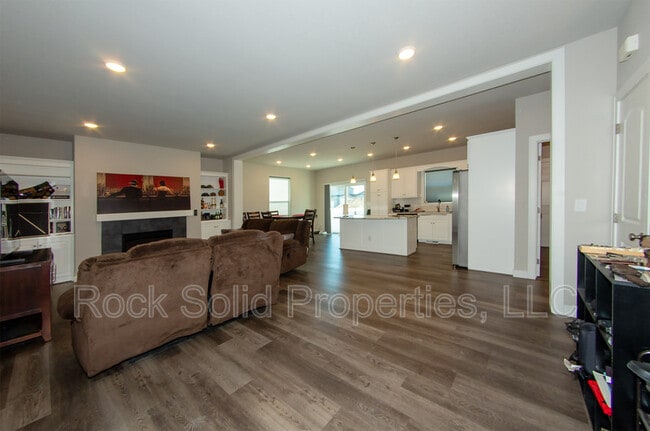 Photo - 1638 Elsie Jean Trl