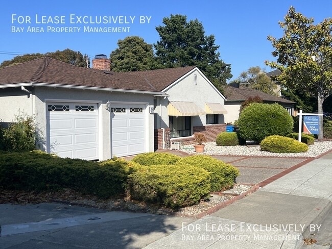 Cute and quaint 2BR/1BA duplex in Burlinga... - Cute and quaint 2BR/1BA duplex in Burlinga... Apartment