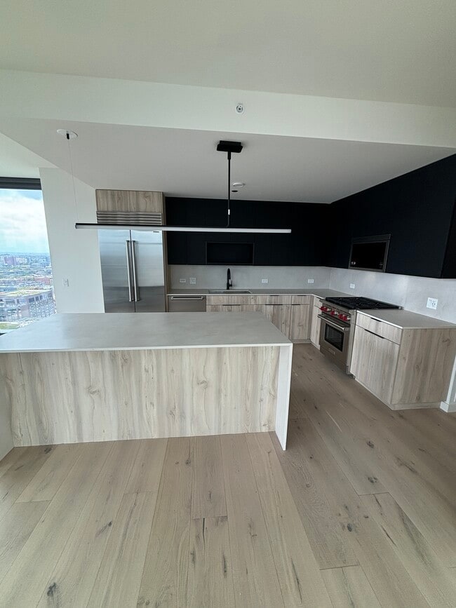 165 N Morgan St Unit 1911