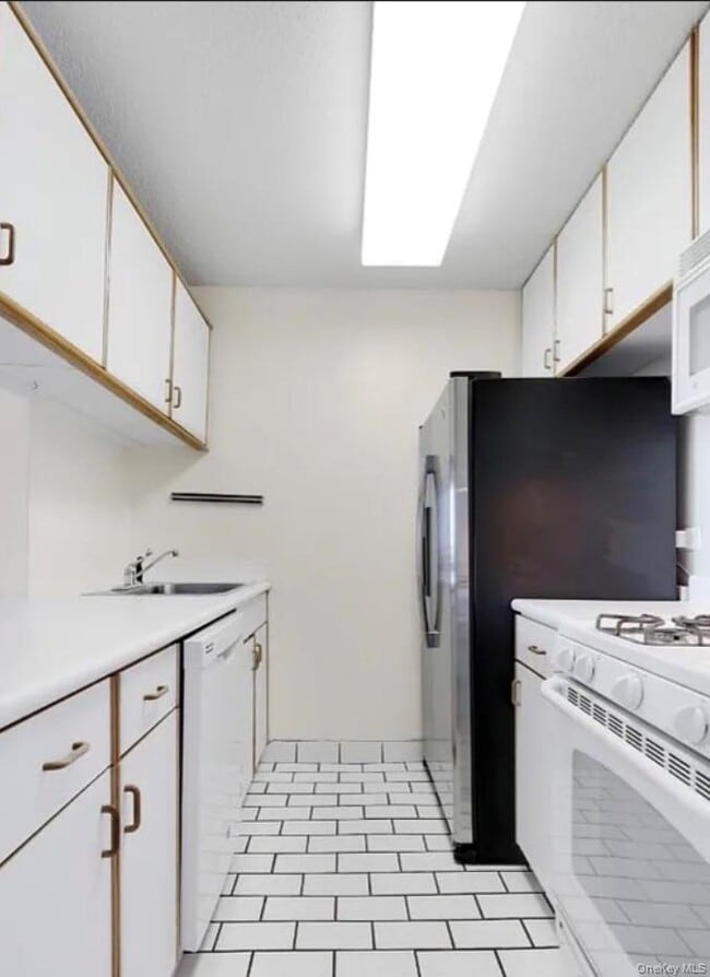 Photo - 200 Rector Pl Unit 24G