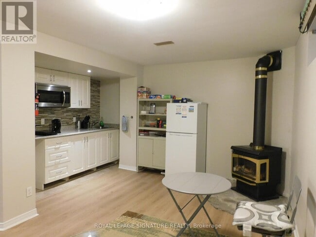 Photo - 1132 Queen St W