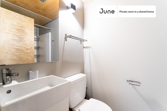 Photo - Room in Shared 6 bed/6 bath home Unidad F