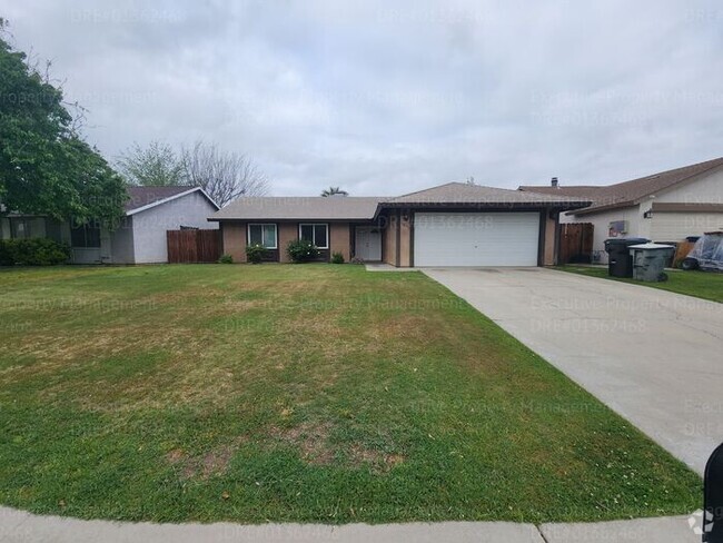 Building Photo - 3 bedroom/ 1.75 bathroom located in southw... Rental