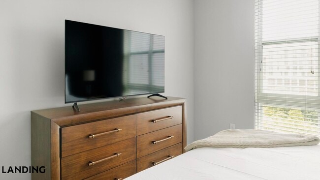 Photo - 2120 N Brevard St Unidad 433