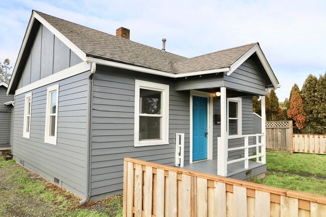 Building Photo - Recently Remodeled 3 bedroom 2 bath Home - Close to State Capitol - On BUS LINE