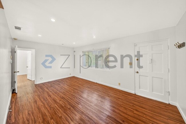 Photo - 2853 Doolittle Ave