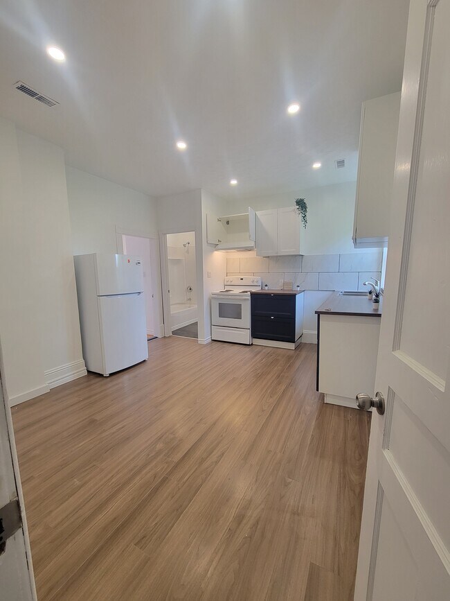 Photo - 2077 S Main St Unité 2