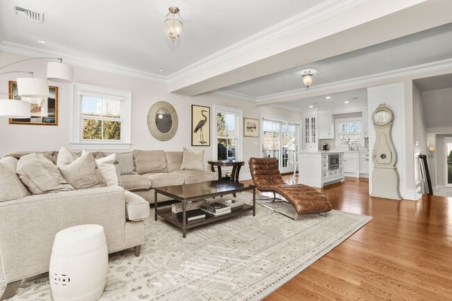 Photo - 250 Milbank Ave