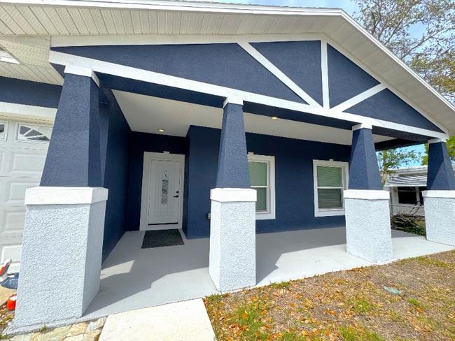 Photo - 302 Archimedes St