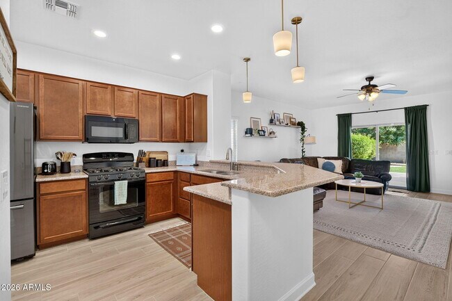 Photo - 823 W Witt Ave