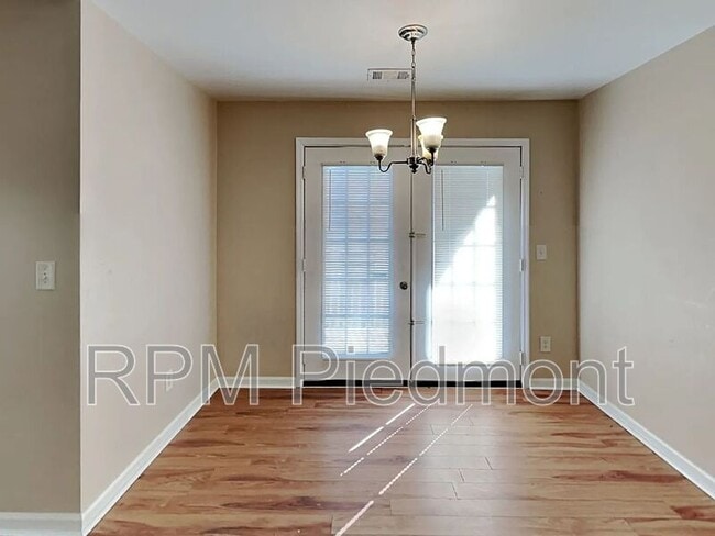 Photo - 213 Toby Springs Ln