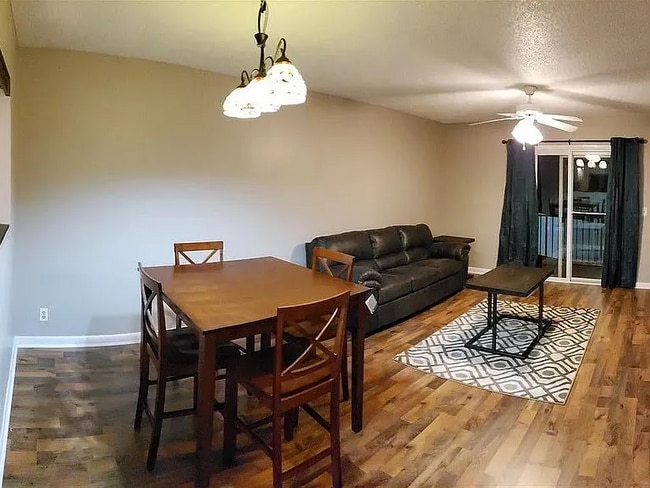 Photo - 1390 Hunters Rd Unit E