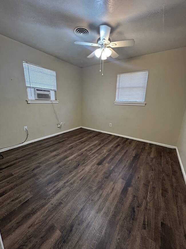 Photo - 3305 E Cornell St