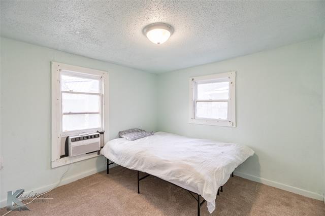 Photo - 818 Ballinger St