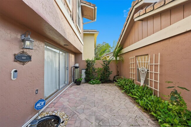 Photo - 4337 Coral Springs Dr