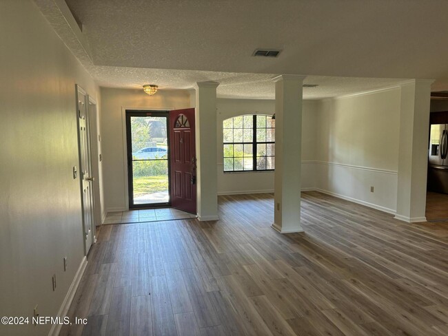 Photo - 10111 Bradley Rd