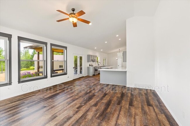 Building Photo - 2530 E Edgewood Dr Rental