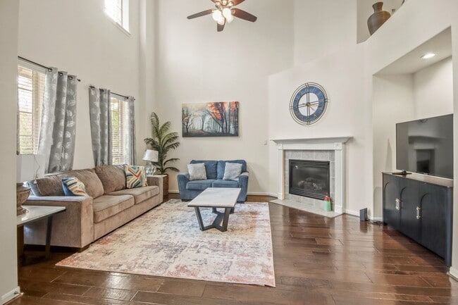 Photo - 55 W Pipers Green St
