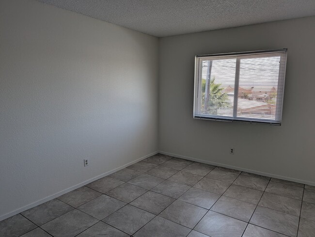 841 Avenue A Unidad C
