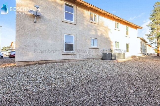 465 W Ivyglen St Unit 112