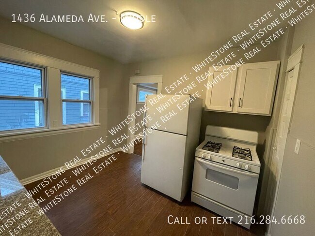 Photo - 2 bedroom apartmet in Lakewood! Unit Middle
