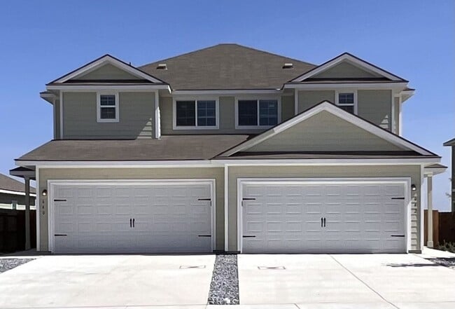 Building Photo - Luxury 3/2 Duplex in Seguin, Texas Rental