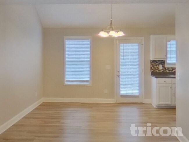 Photo - 287 Huntington Dr