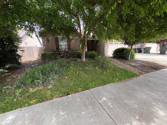 3 Bedroom Home located NW Visalia! - 3 Bedroom Home located NW Visalia!